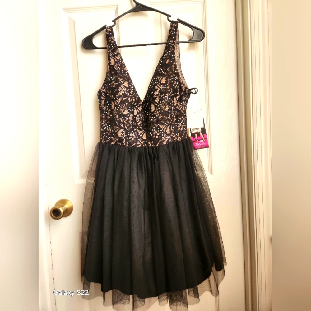 Black Lace Sleeveless Dress